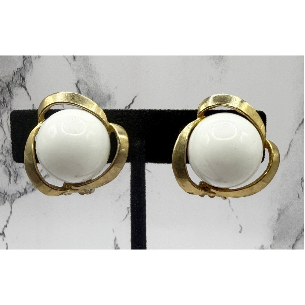 White Cabochon Clip On Earrings Vintage Gold Tone‎  1 Inch